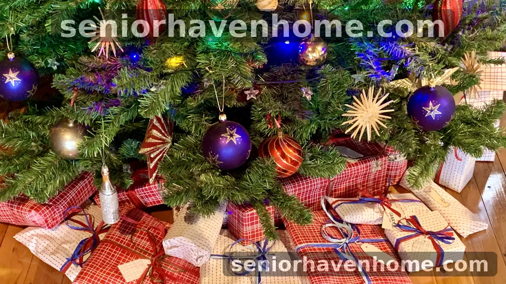 Regalos envueltos bajo un árbol de Navidad iluminado